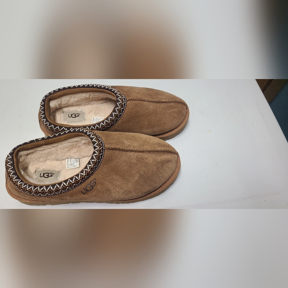 Ugg Tasman sherpa lined mens slippers size 10.
